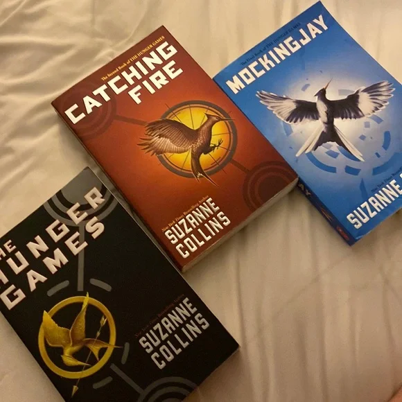 The Hunger Game trilogy - Picture 2 of 2